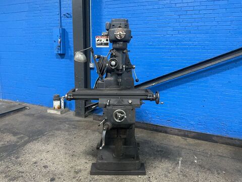 Famco #100, Vertical Mill, 10" x 40" Table, 1.5 HP, 1,700 RPM