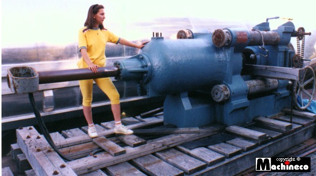 600 Ton, Watson Stillman, extrusion press, 32" stroke, 11" billet diameter, 26" piston, horizontal, swing