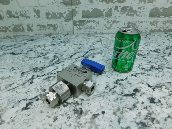 Parker #201A-5836, 2-Way Angle Seat Valve, 800 PSI, Removable Seat, 316L Stainless Steel, NEW