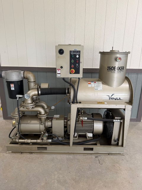 550 CFM, 29" Hg, Dekker #VMX0553KAI-00, Oil-Sealed Liquid Ring Vacuum Pump System