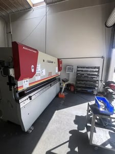 130 Ton, Accurpress #713010, CNC hydraulic press brake, 10' overall, 100" between housing, 8" stroke, 10"