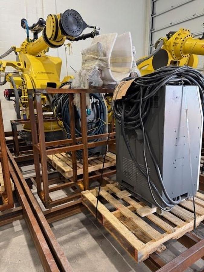 Fanuc M-2000IA/900L, 6-Axis Industrial Robot, 900 KG Payload, 4,683 MM Reach, R-30iB Controller