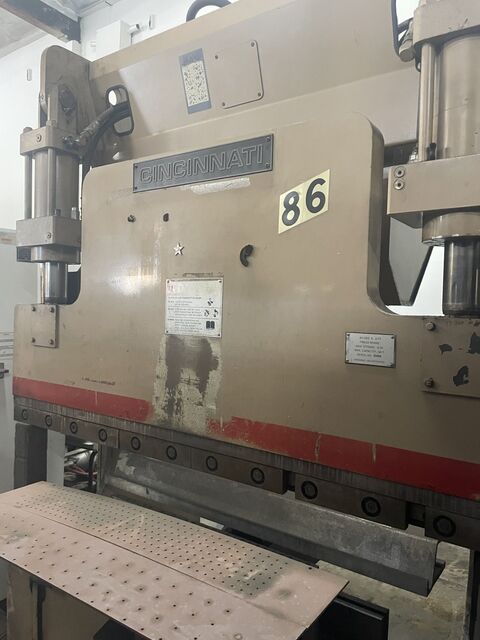 60 Ton, Cincinnati #60CBII-X-4, Hydraulic Press Brake, 6' overall, 4' 6" between housing, 8" stroke, 17"