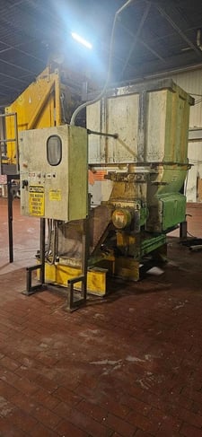 Vecoplan, single shaft shredder, 42" x 48" hopper opening, 10" rotor diameter, 27 cutters, 30 HP