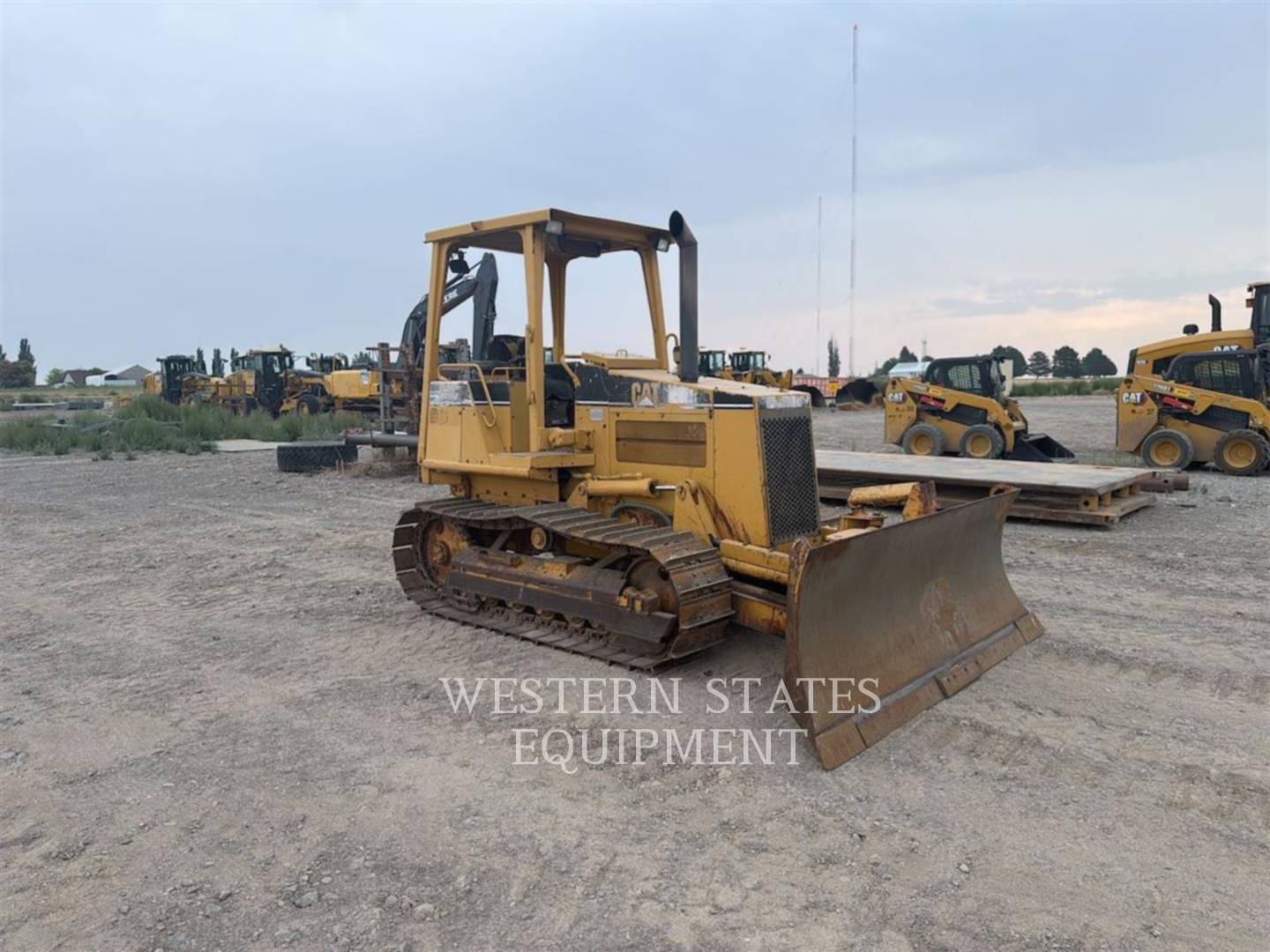 Caterpillar D4C, 4306 hours, S/N: 6YL02227, 1999