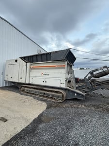 Metso M & J #PreShred-4000, Mobile Shredder, 100-125 TPH, Caterpillar C15 diesel engine, crawler tracks