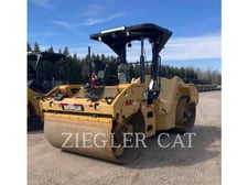 Caterpillar CB64, Compactor, 5637 hours, S/N: CB500256, 2015