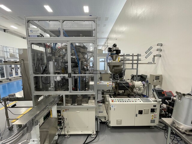 Aoki #AHC-100-12, Blow Molding Machine, plastic bulk container, 1102 lb. load capacity, 2012