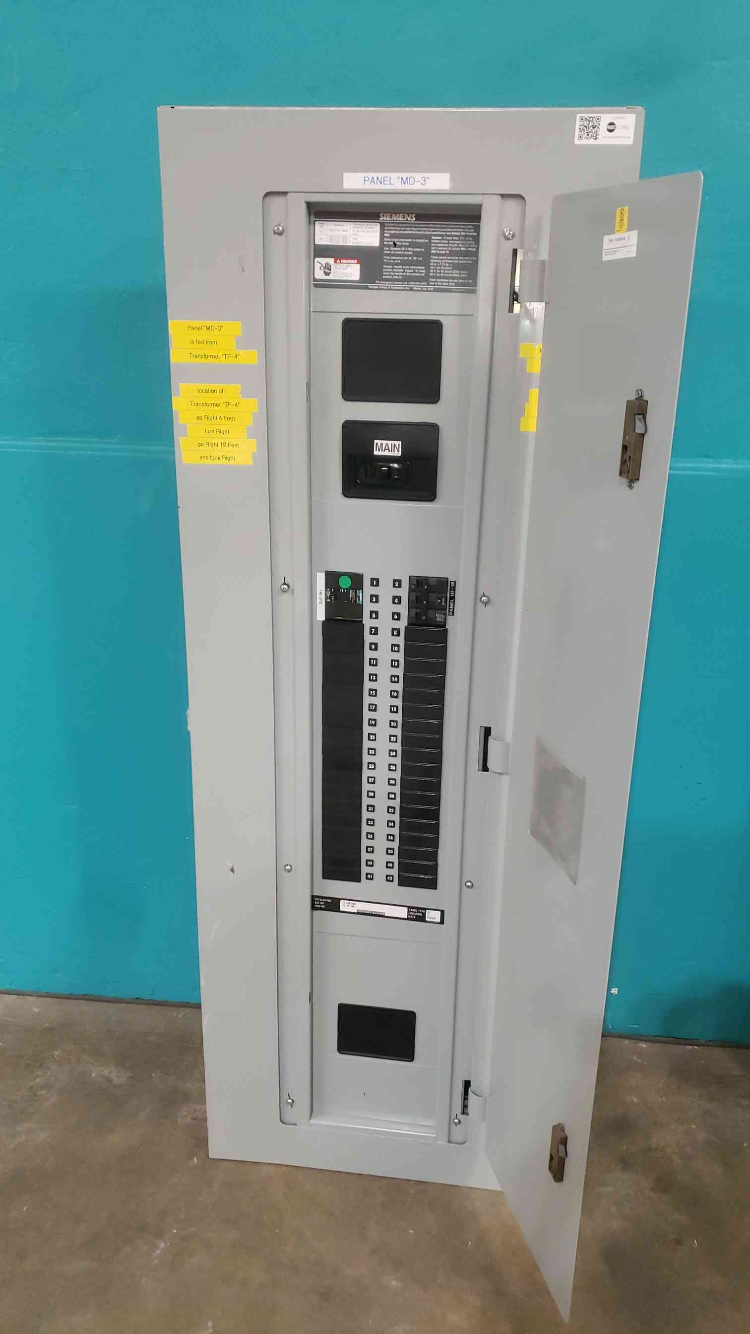225 Amp. Siemens #S1, Panelboard, 120/208 Volts, 3 Phase, 225A Main, 100A & 35A 3-Pole Breakers