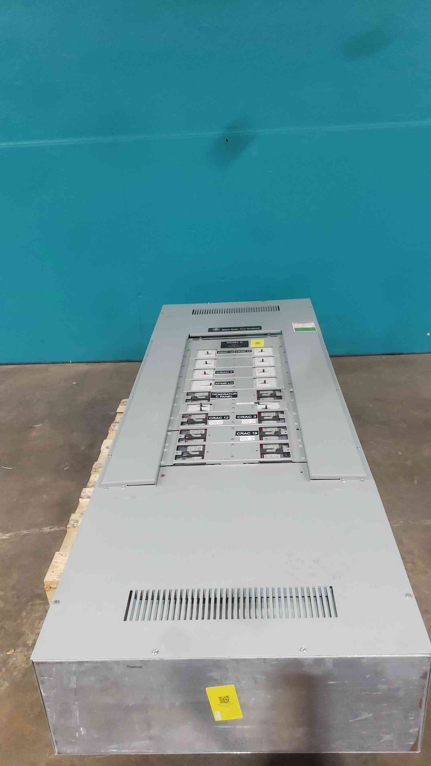 General Electric Spectra Series, Power Panelboard, 480 Volts, 3 Phase, 16x 3-Pole Breakers, AS IS