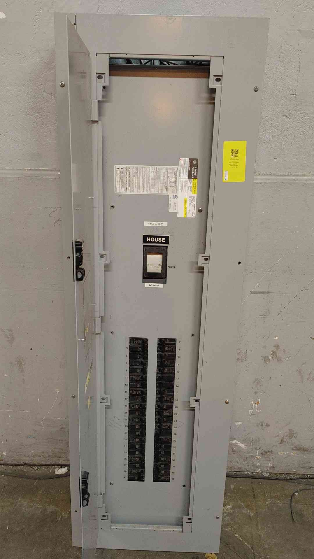 400 Amp. General Electric AQF3424CBX, A-Series Panelboard, Main, 208Y/120 Volts, 3 Phase, 42 Circuit, 10x100A