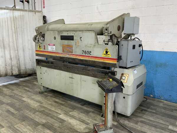 60 Ton, Accurpress #7608 Advantage, hydraulic press brake, 8' overall, 78" between housing, 8" stroke, 1997