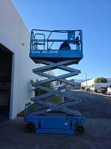 1000 lb. Genie #GS-2646, scissor manlift, 32'9" working height, 24 V., 76" W x 95" L