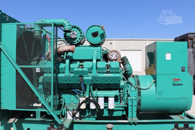 750 KW Cummins #750.0DFZ-4XR/30529E, Diesel Generator Set, Cummins KTA-38-G1 engine, 553 hours