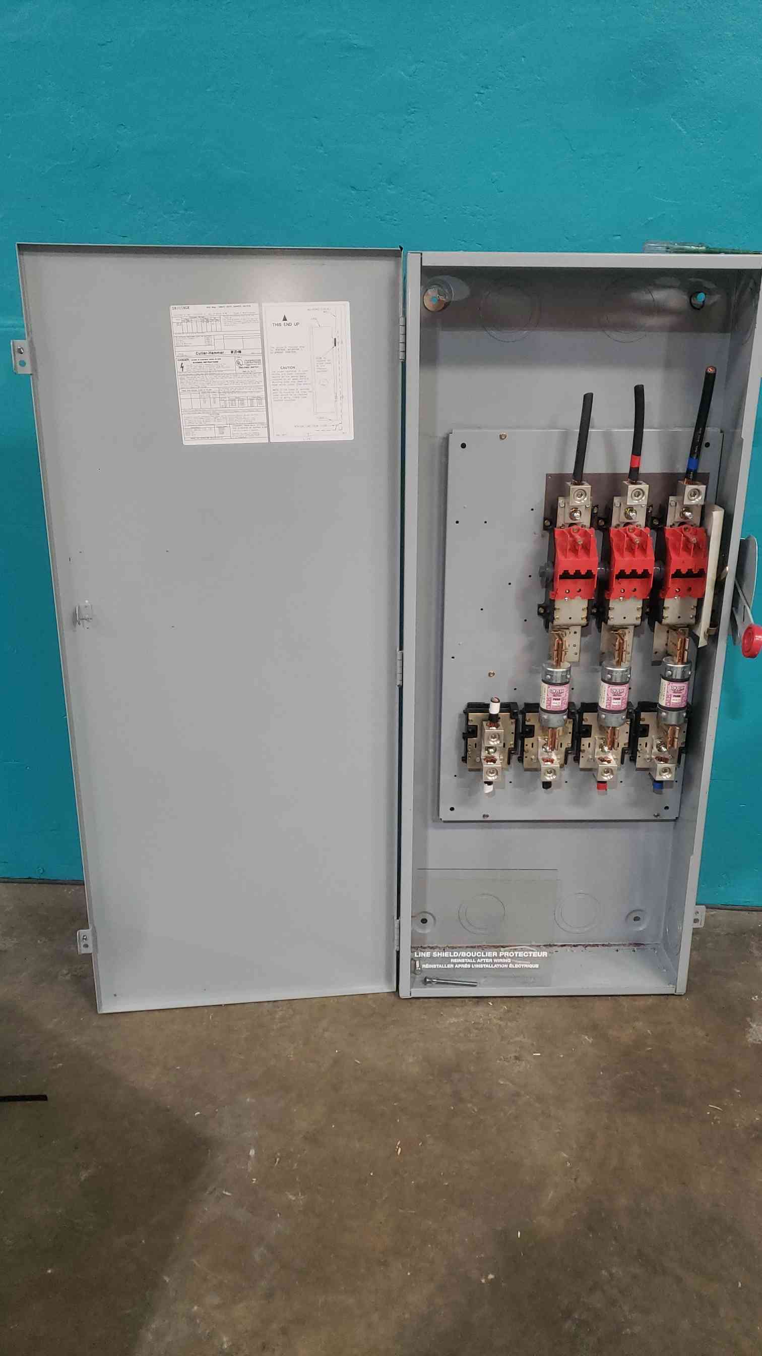 400 Amp. Cutler-Hammer, DH325NGK, Heavy Duty Fused Safety Disconnect Switch, 240 V, 3P