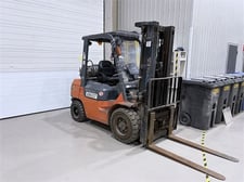6000 lb. Toyota #7FGU30, forklift, propane, 187" max. fork height, 4-cyl., 57 HP, power shift, 10100 lb.