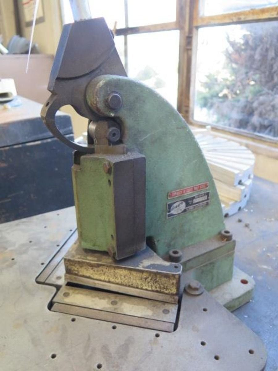 1 6" Ga. x 6" x 6" Di-Acro #No.1, notching machine, 5 ton, 1" max. tab, (1) horizontal hydraulic clamp, large