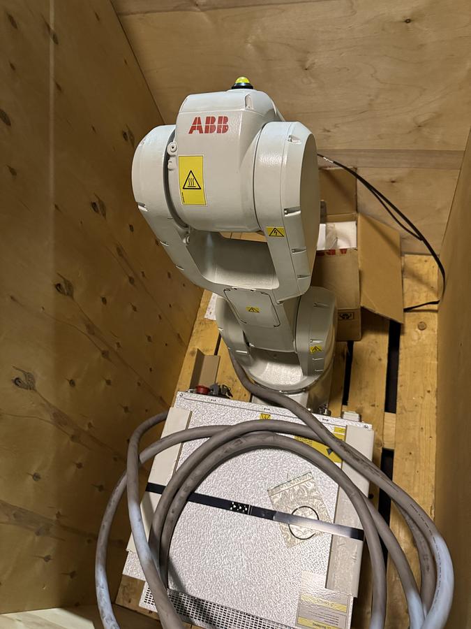 ABB, IRB/1200, 6-Axis Articulated Robot, 5 Kg Payload, 901 mm Reach, IRC5 Controller, 2020