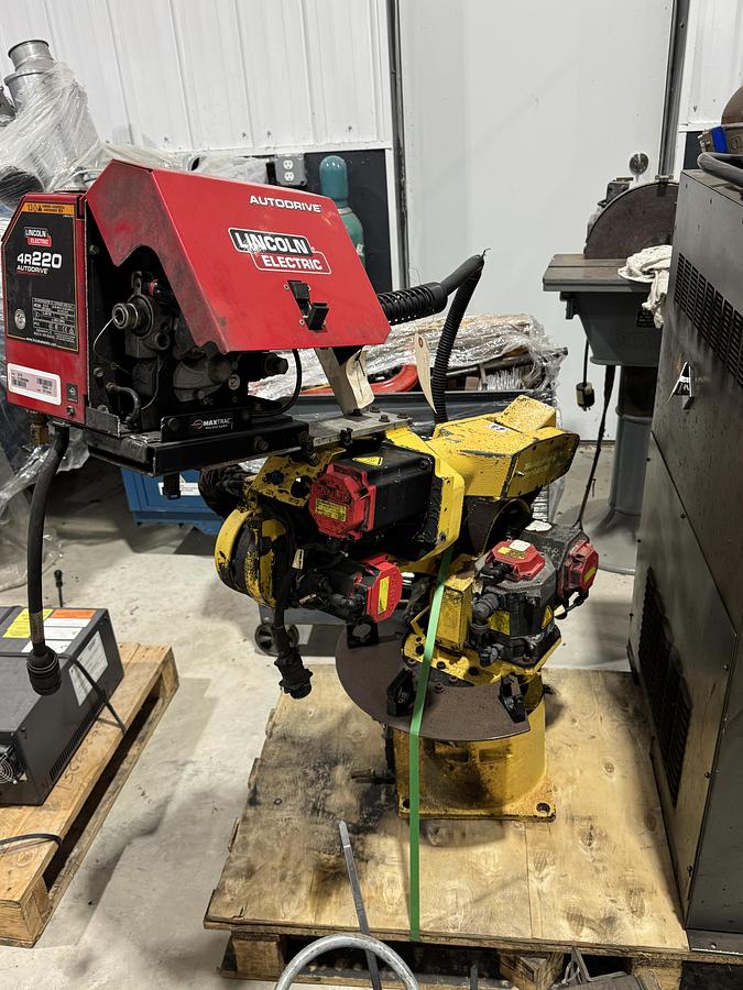 Fanuc, ARC Mate 100IBE, 6-Axis Articulated Robot, 6 Kg Payload, 1373 mm Reach (2 available)