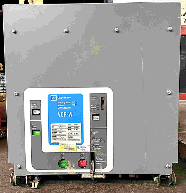 3000 Amps, Cutler-Hammer #50VCP-W250, vacuum circuit breaker, 4,760 Volts