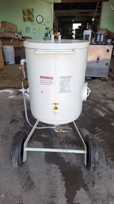 Clemco #2452, Sandblasting Classic Blasting Machine 6 Cu. Ft.
