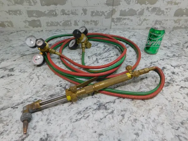 Harris #V-100C-2, combination cutting torch handle, w/ hose & regulator, 8-1/2" handle, cuts up to 5" plate