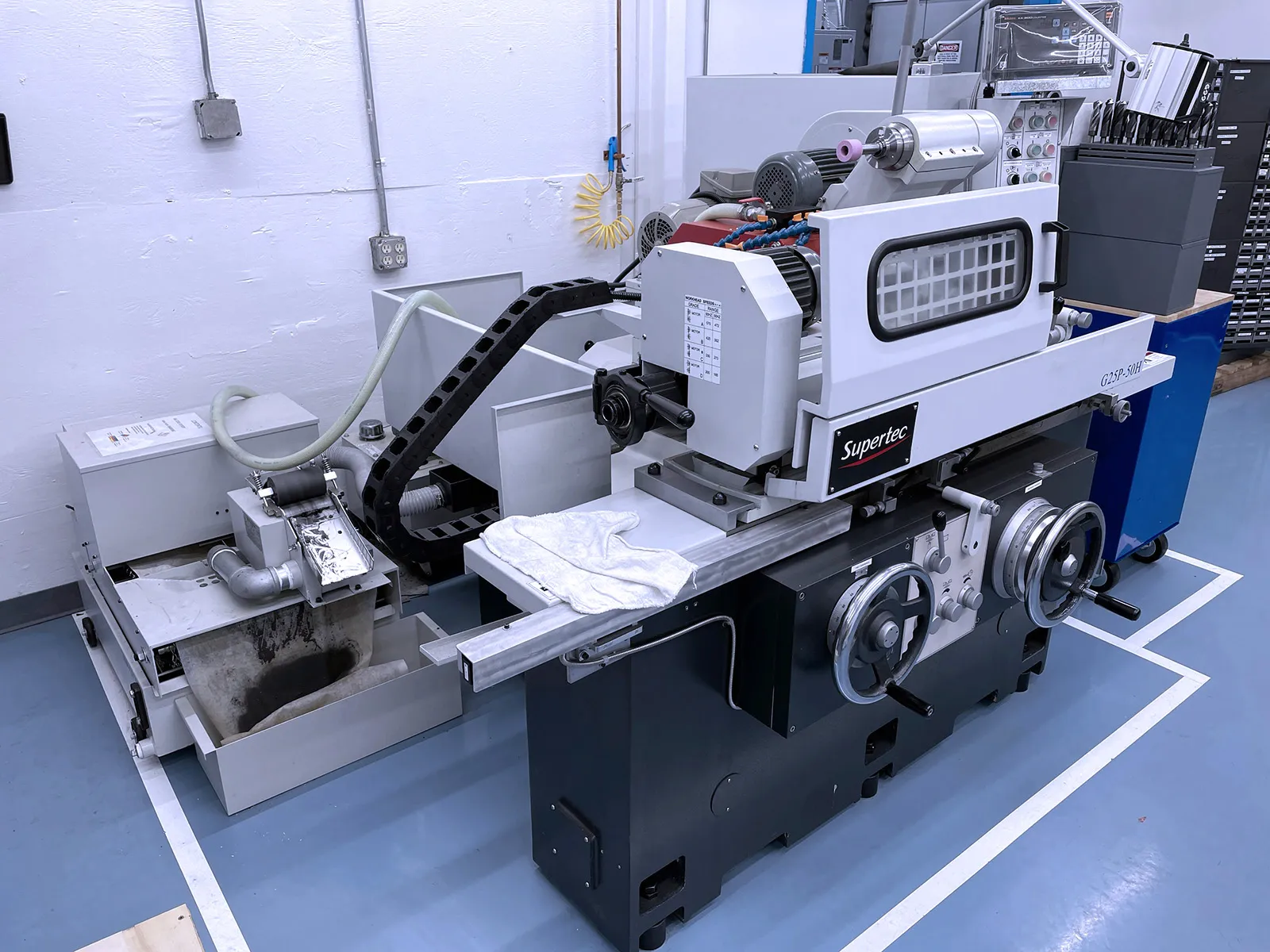 10" x 20" Supertec #G25P-50H, Cylindrical Grinder, 10" max. grinding diameter, 12-2/5" max. chucking length