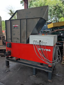 Weima #WL-6, Single Shaft Shredder, 31.5" x 39.4" hopper, 10.23" diameter x 31.49" rotor length, 100 RPM, 24