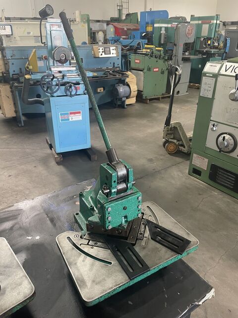 Tennsmith #5N, Hand Notcher, 16 Ga. Notching / 18 Ga. Piercing Capacity, 6" x 6" x 90" ° Notch