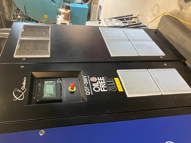 1465 cfm, 125 psi, Quincy #QOF300V-W, Oil-Free Screw Air Compressor, 12890 hours, 335 HP, variable speed, 2022
