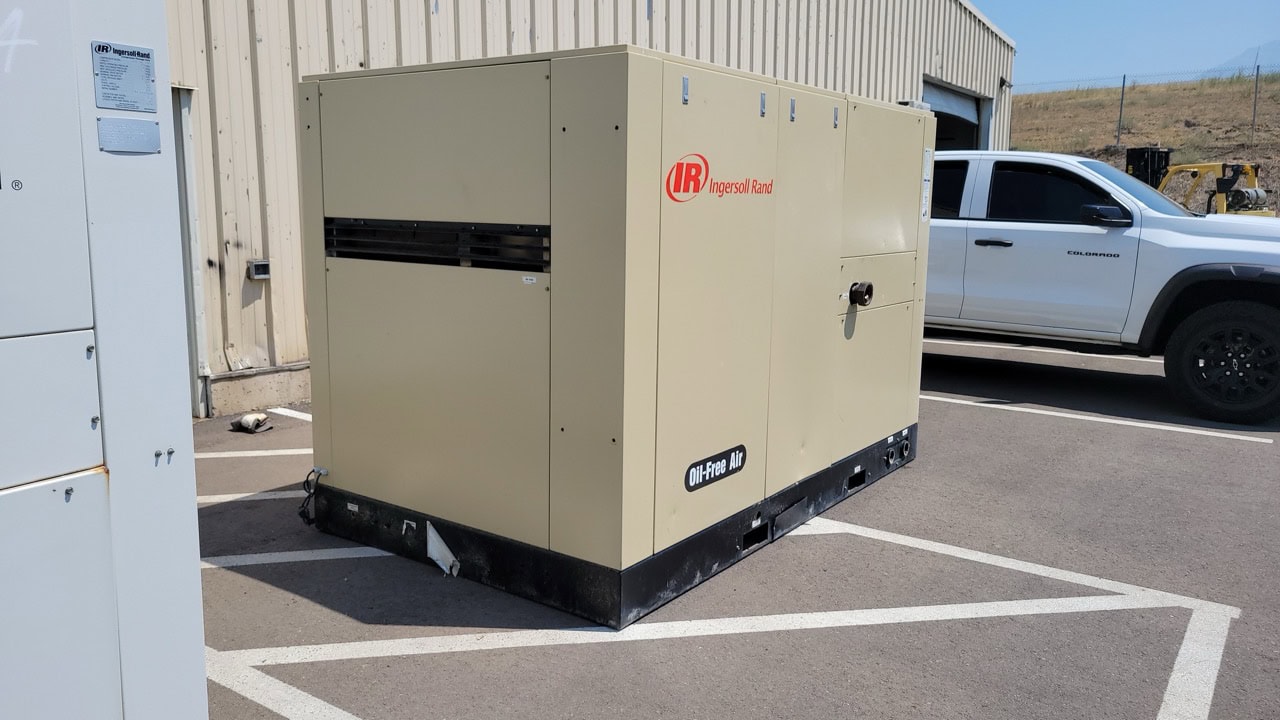 855 CFM, 125 PSI, Ingersoll-Rand #Sierra-H200W, Oil-Free Rotary Screw Air Compressor, 201 HP, 460 V., 2015