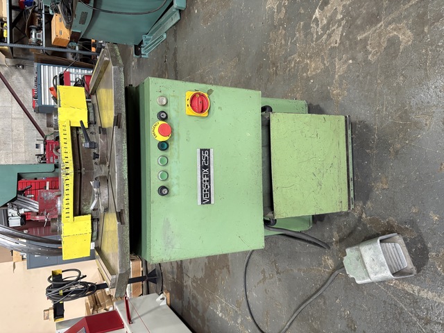 10" x 10" Versafix #256, Hydraulic Corner Notcher, 5/32" capacity, 30°-140° notching angle, 50 SPM, 4 HP