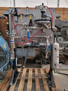 Binks #104009, Paint Pump Station, Maple 15/3 3:1 pump, 22.5 L/min output, 102 PSI. max air inlet, 10 liter
