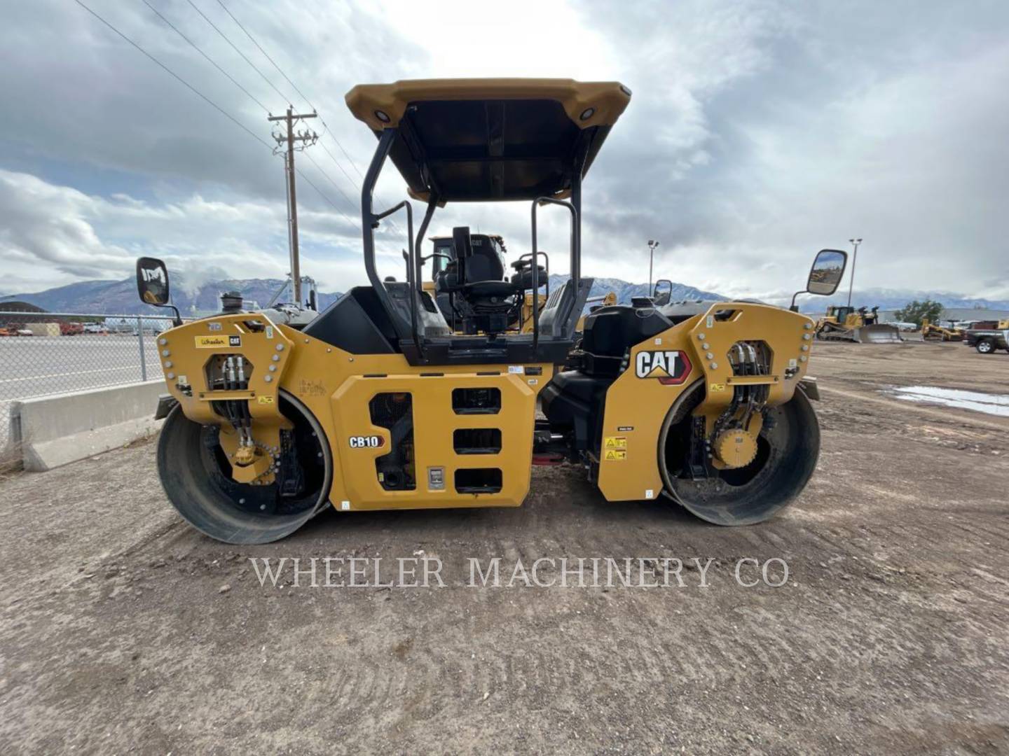 Caterpillar CB10, 147 hours, S/N: L9R01068, 2025