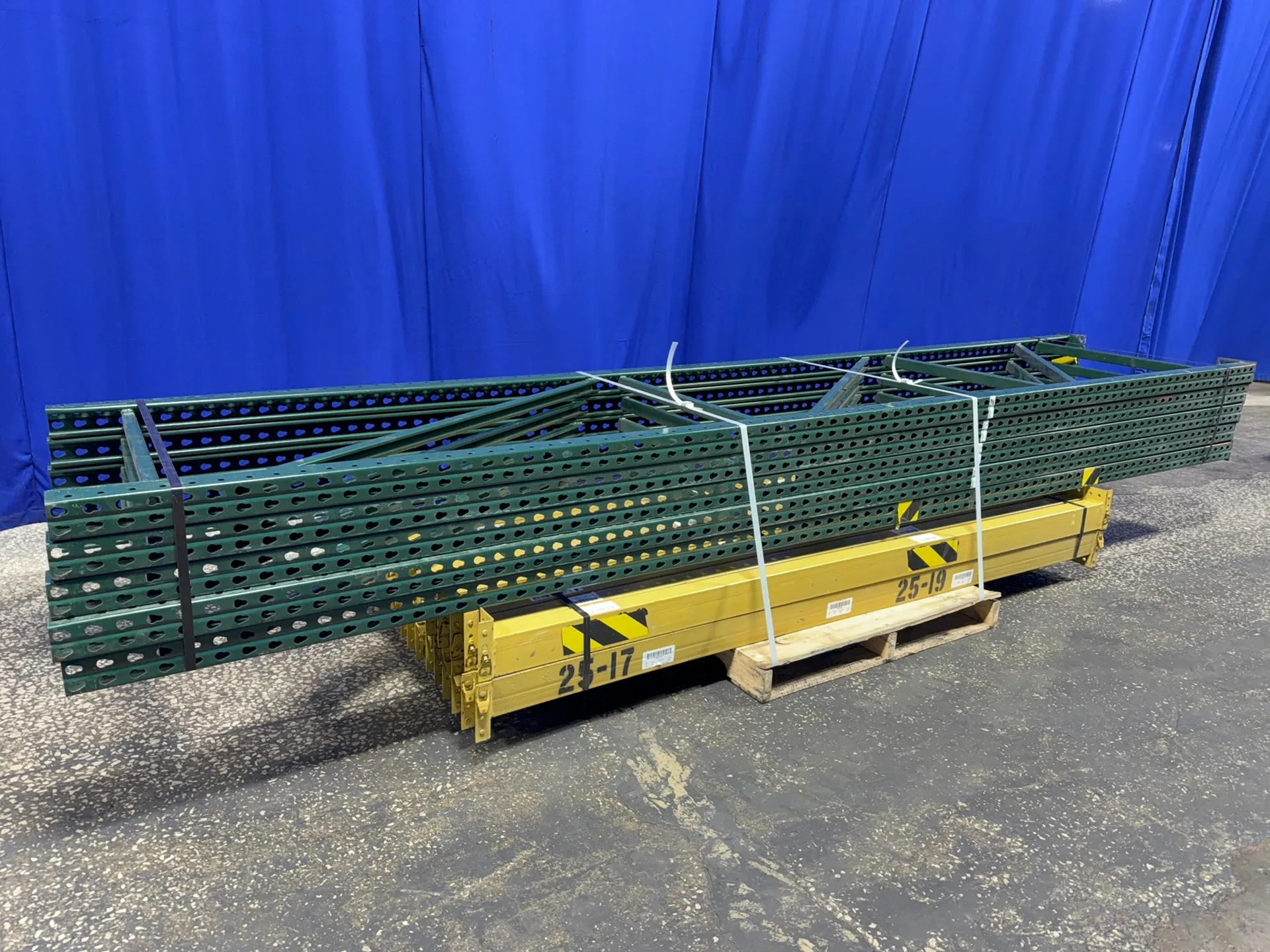 36" x 168" Pallet Racking Lot, Tear Drop, 5 Uprights, 30 Beams