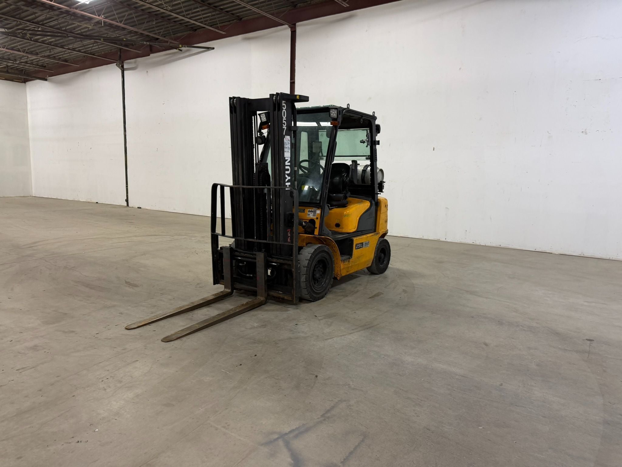 Hyundai #25L-7A, outdoor forklift