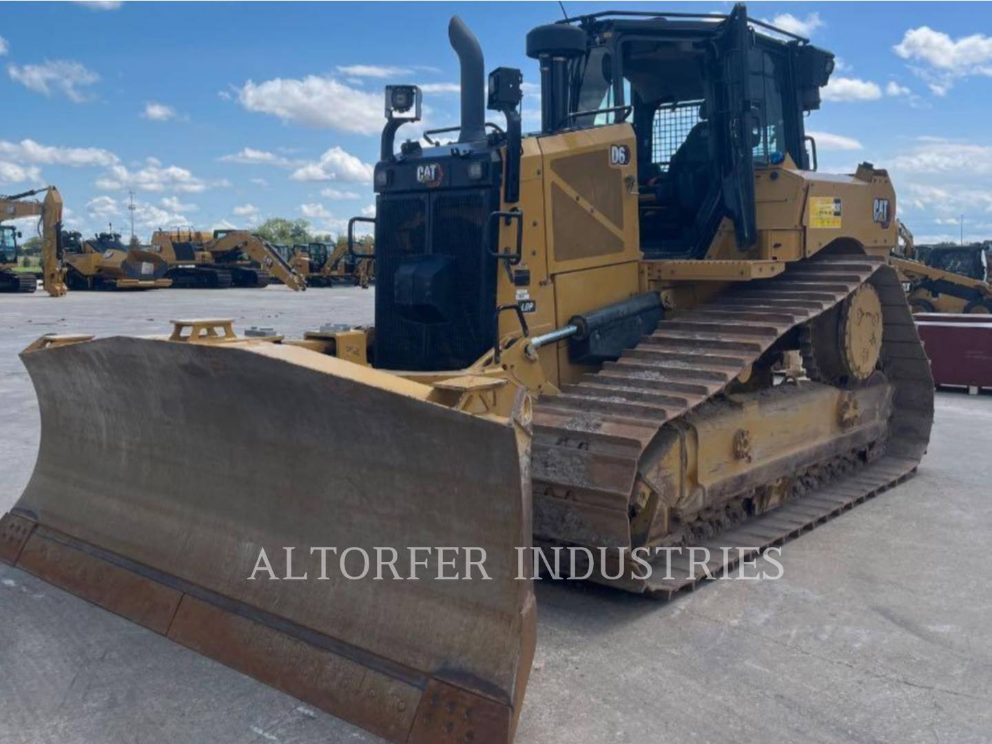 Caterpillar D6-20VPAT, 2045 hours, S/N: RDC01368, 2023