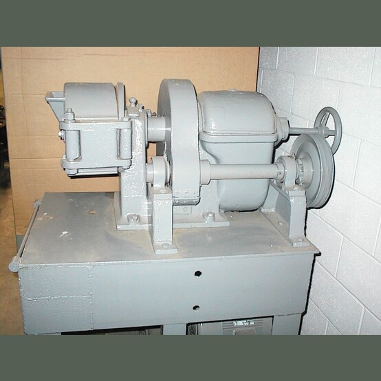 McCool #9.5-K, Disc Plate Pulverizer, 9.5" diameter, lab pulverizer/crusher, 60 PPH, mounted on heavy table
