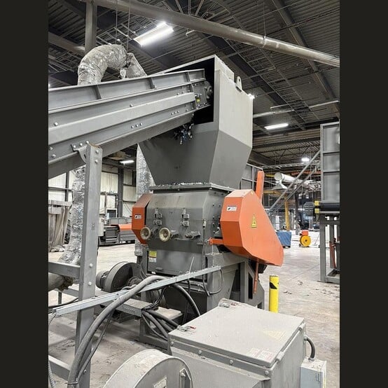 24" Beier #PSJ800, Plastic Granulator/Flake Dispenser, 500 kg/hr., (6) rotary & (4) fixed blades, 100 HP, 600