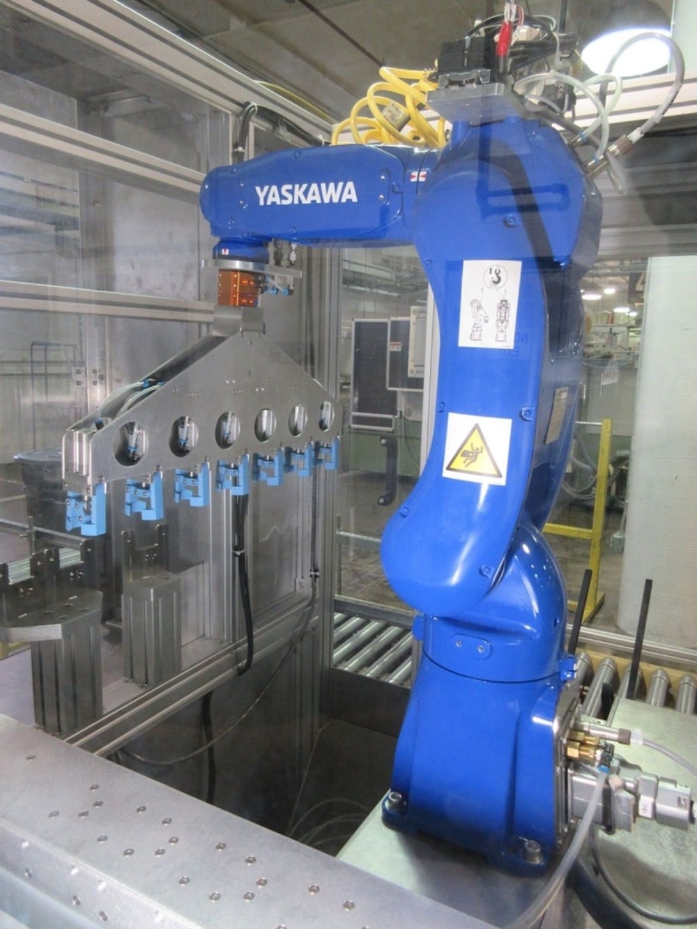 Yaskawa, YR-1-06VX8-A00, bottle packing robot system, 2022