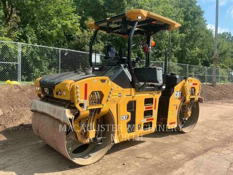 Caterpillar CB702, 717 hours, S/N: M5R00301, 2022