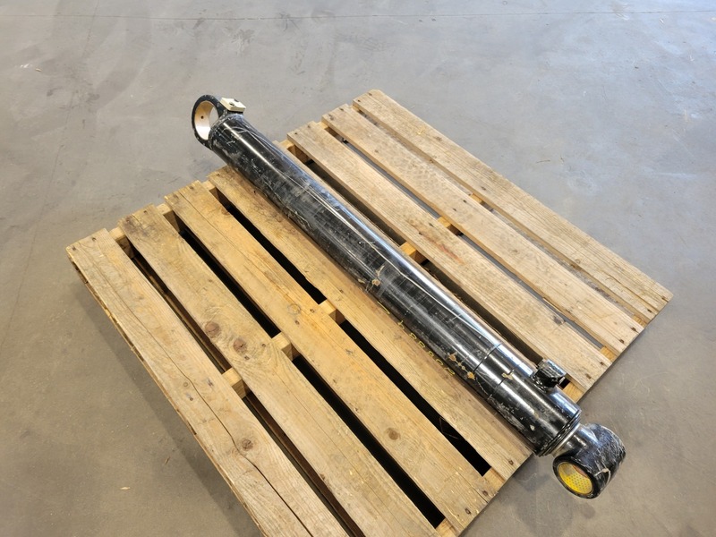 Cylindre 2000 #3674169, Boom Extension Cylinder, 53" L x 5" width x 5" H