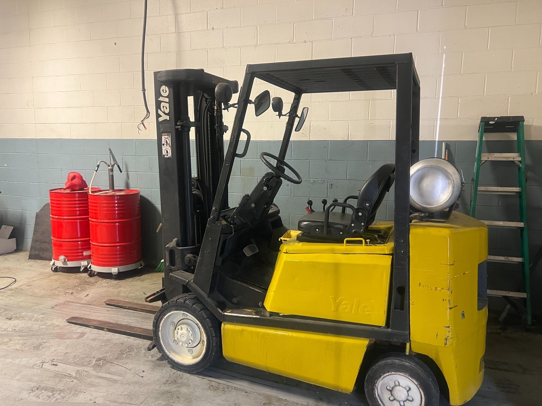 5000 lb. Yale #GLCO50RGNUAE083, LP gas forklift, 189" lift height, cushion tires