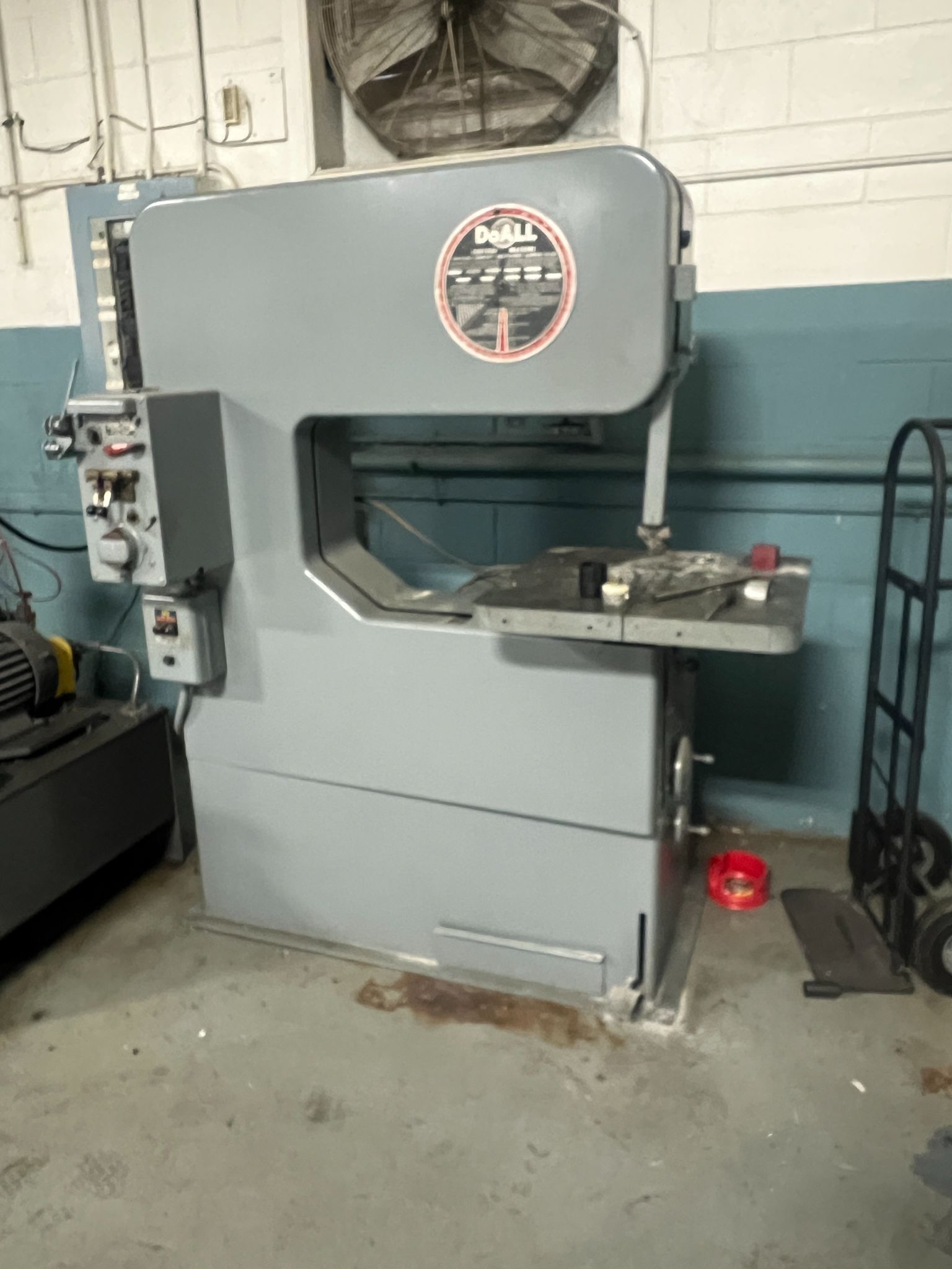 31" DoAll #3012-U, vertical band saw, 24" x 24" tilting table, blade shear, welder & grinder