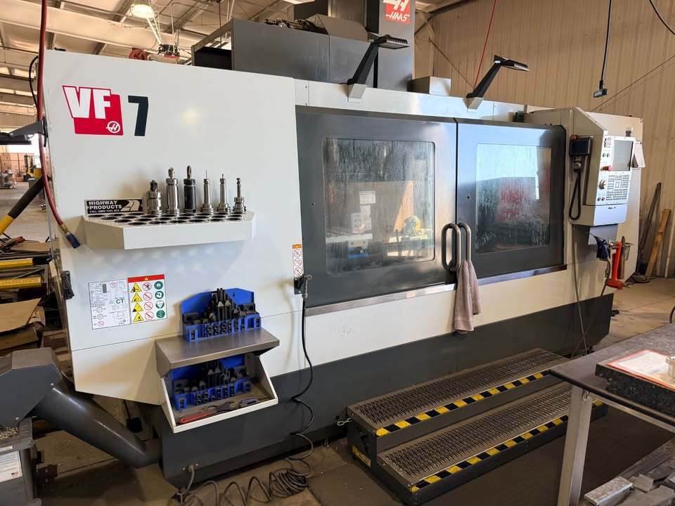 Haas #VF-7, CNC Vertical Machining Center, 84" X, 32" Y, 30" Z, 84" x 28" table, 20 HP, 7500 RPM, CAT 40, 24
