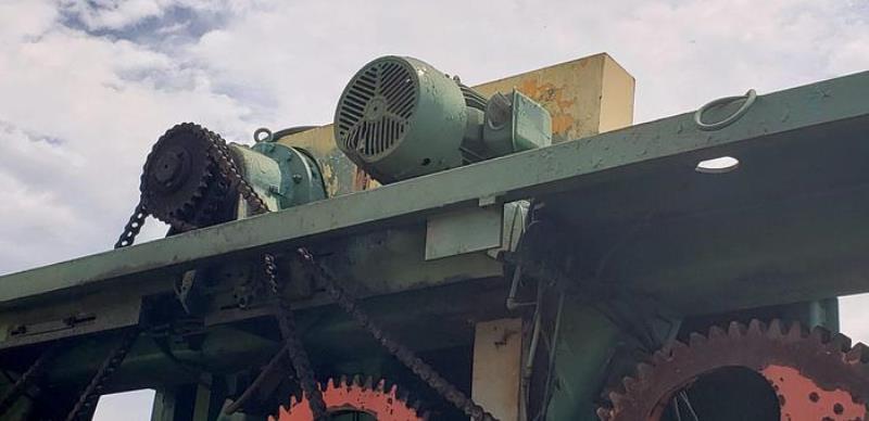Nicholson #A5A-35-LH, ring-type log debarker, 35" max. log diameter, unlimited length, 206 FPM, 100 HP ring