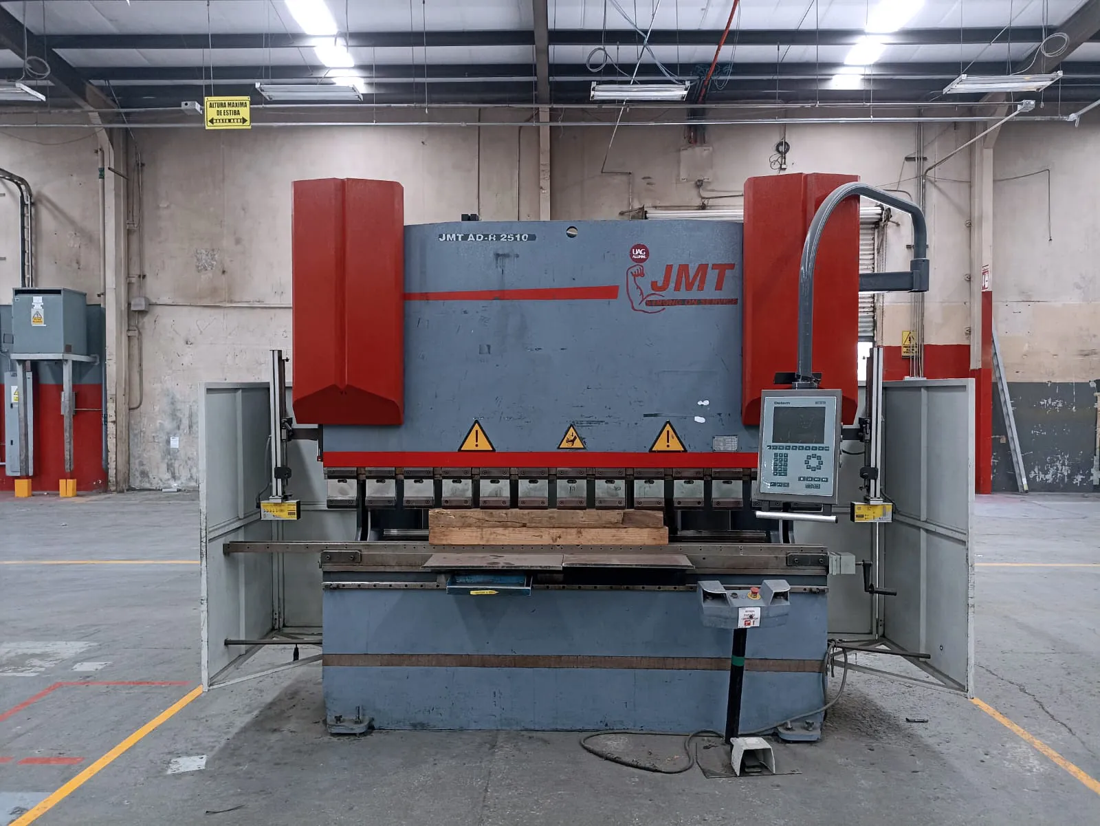 100 Ton, JMT #AD-R-2500, hydraulic press brake, 8.3' overall, 10.4" stroke, Delem Control, 2013