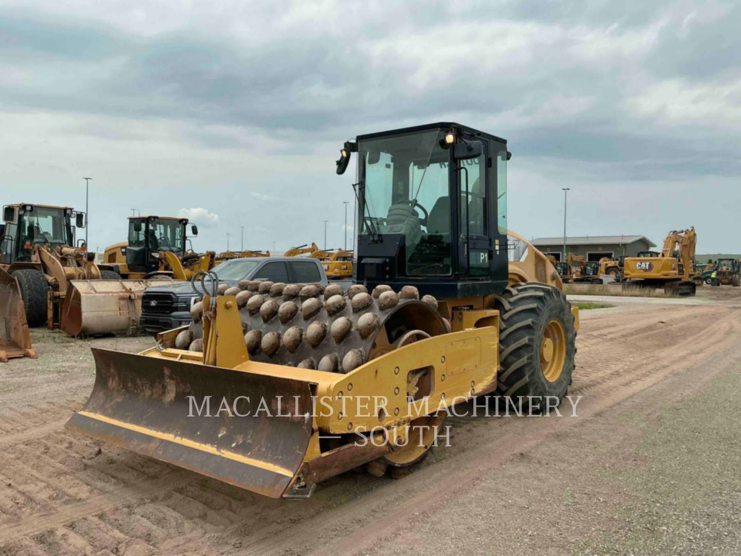 Caterpillar CP56, Vibratory Single Drum Pad, 6159 hours, S/N: C5P00537, 2011