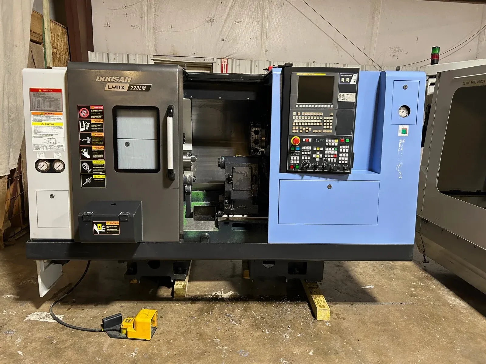 Daewoo Doosan #Lynx-220LMA, CNC lathe, 20.1" swing, 20.1" machining length, 9.8" turning diameter, 2" bar, 20