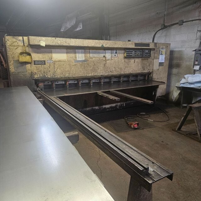 1/4" x 10' Cincinnati #2150HS10, hydraulic shear, 36" front operated power backgauge, 12 holddowns, 15 HP